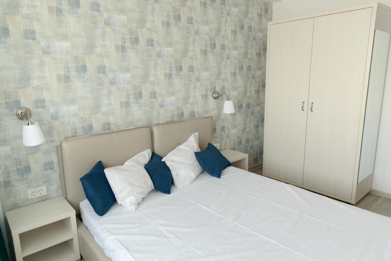 Marina Blue Summerland * Mamaia